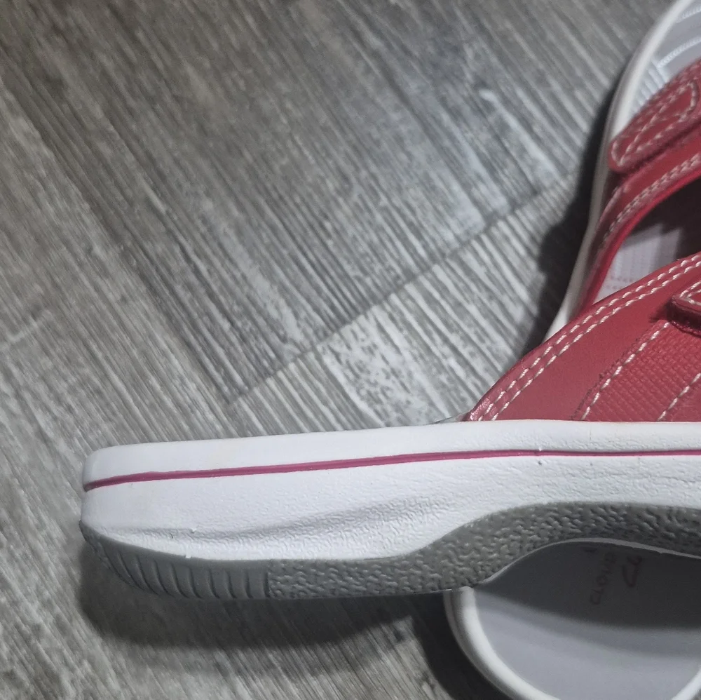 Clarks Women's Size 6 Red Flip Flops - Picture 4 of 10